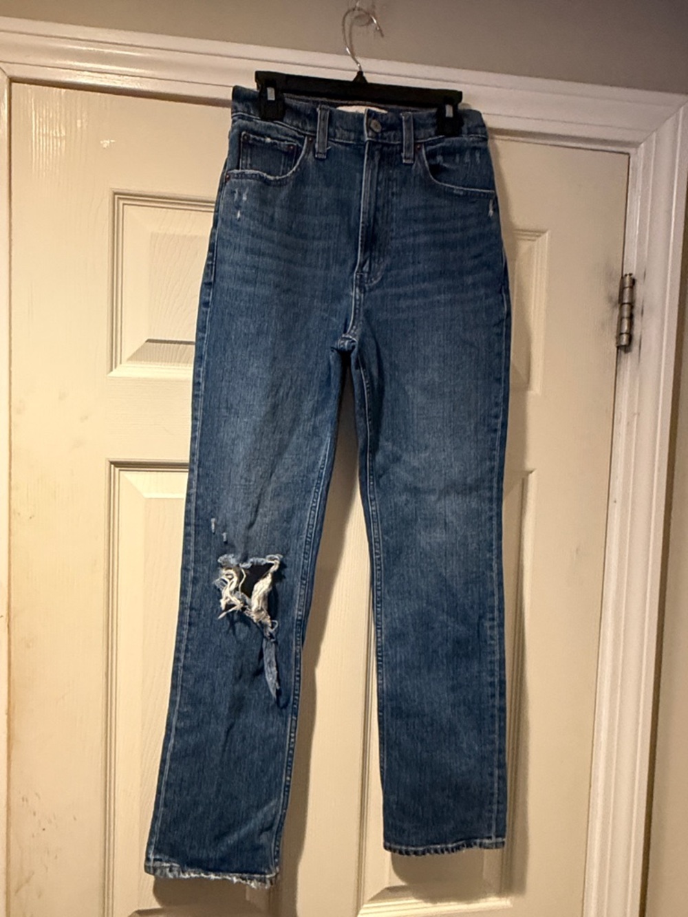 Abercrombie & Fitch Ultra High Rise Ankle Straight Jeans in blue 24